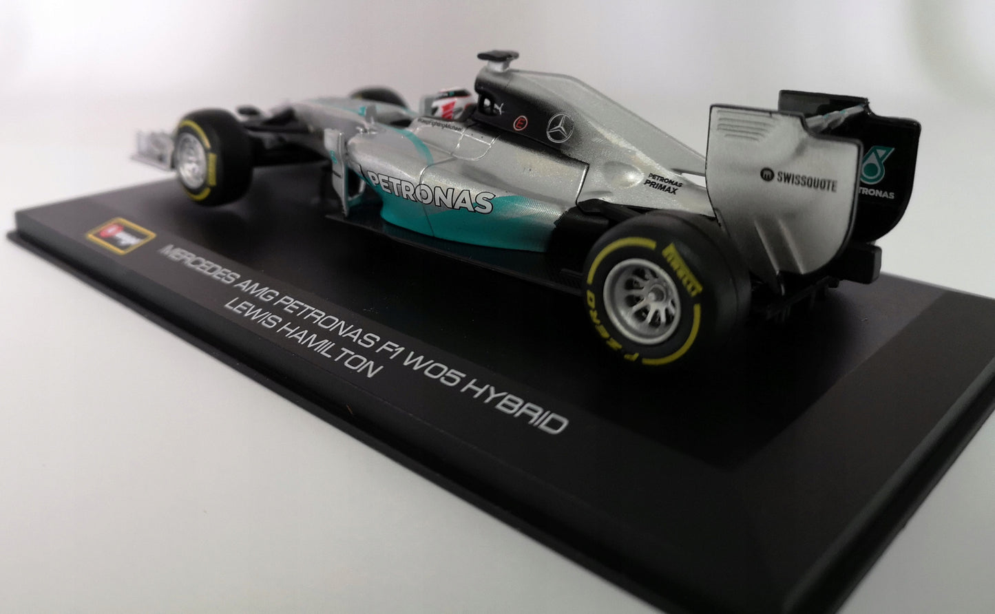 Bburago 1:32 Mercedes AMG F1 W05 Lewis Hamilton Model Car